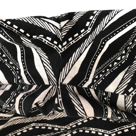 PINK Victoria's Secret VS Dog Small Black White Cotton Geometric Leggings - Picture 9 of 10